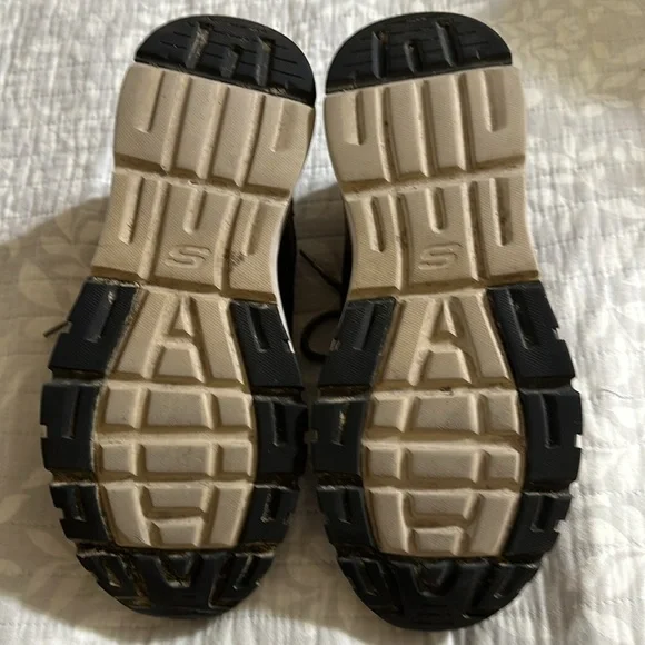 Skechers casual walking shoes men’s size 9.5. Canvas upper - Picture 2 of 6